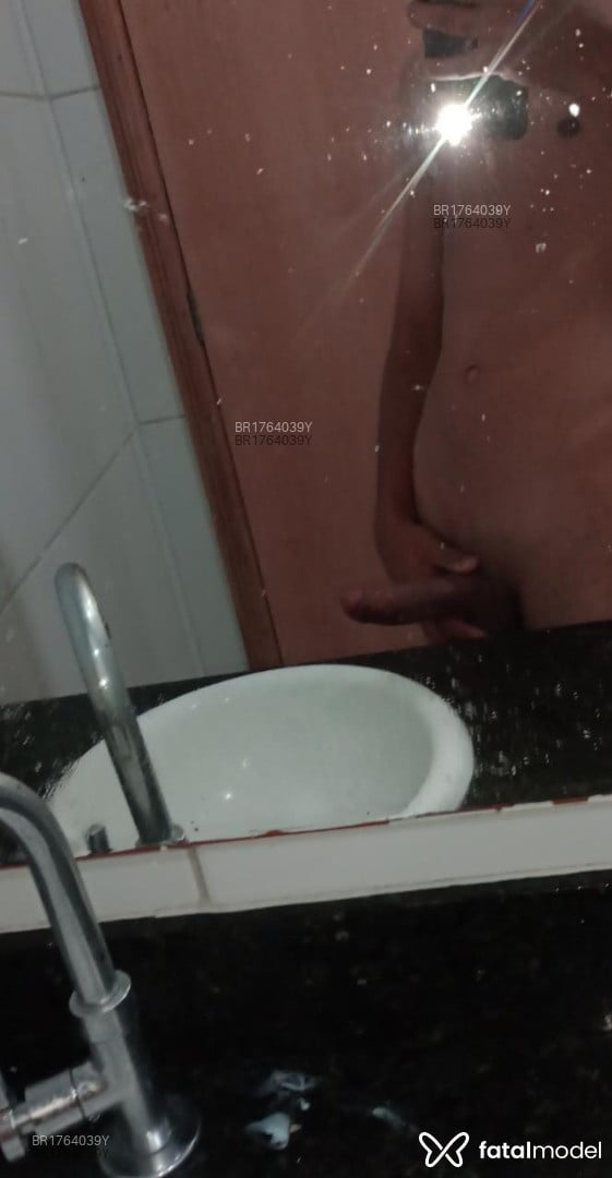Acompanhante homem com cabelo castanho de olhos pretos em Anápolis Acompanhante homem com cabelo castanho de olhos pretos em Anápolis - Gustavo