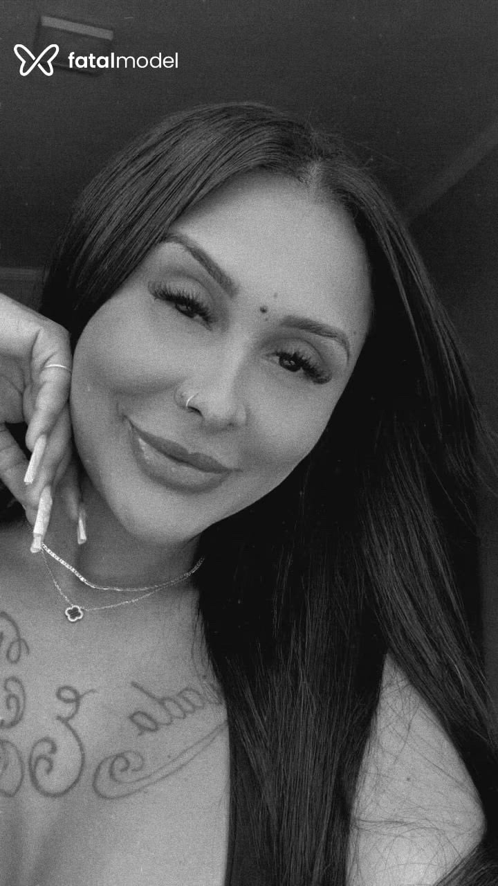Acompanhante mulher morena (o) de olhos castanhos - Indiazinhaa