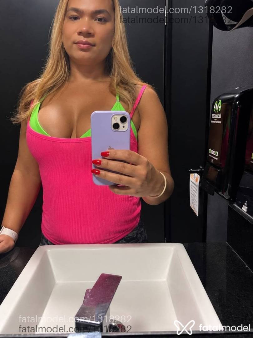 Acompanhante mulher trans morena (o) de olhos castanhos - Angel