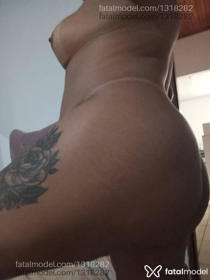 Acompanhante mulher trans morena (o) de olhos castanhos - Angel