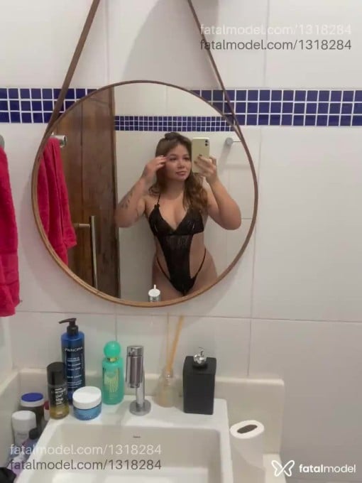 Acompanhante mulher morena (o) de olhos castanhos em Taubaté - ísis Bennett