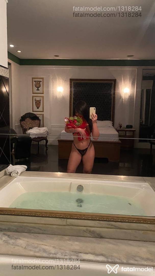 Acompanhante mulher morena (o) de olhos castanhos - ísis Bennett