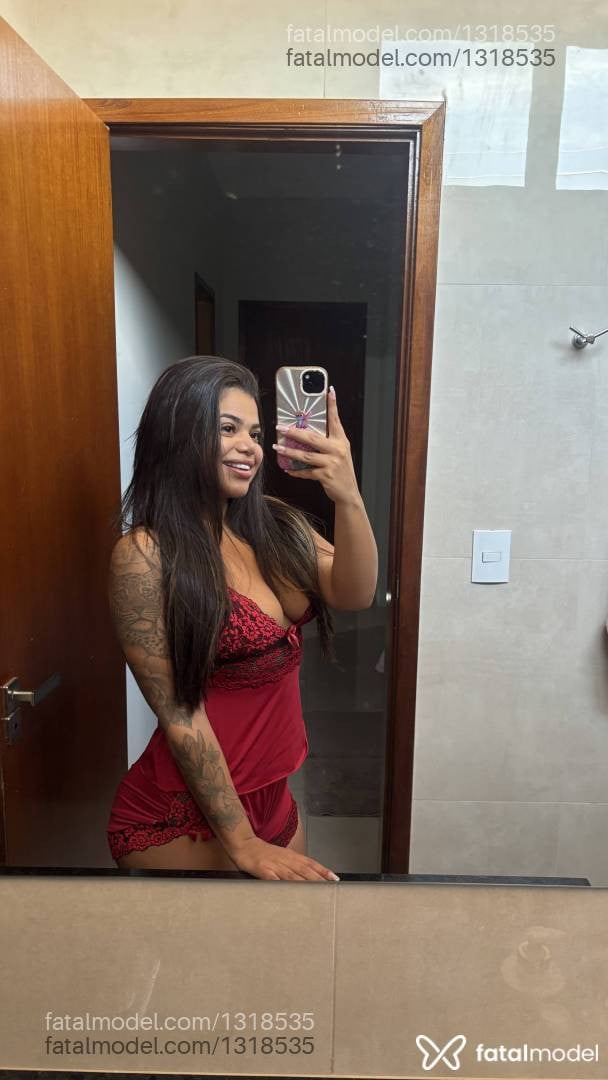 Acompanhante mulher com cabelo castanho de olhos castanhos - Amanda