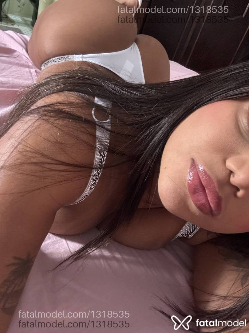 Acompanhante mulher com cabelo castanho de olhos castanhos - Amanda