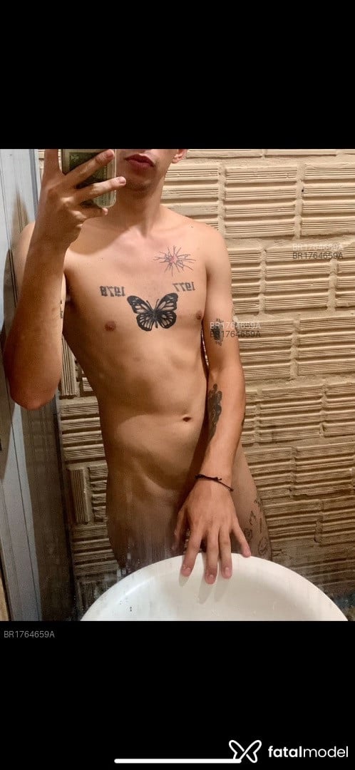 Acompanhante homem com cabelo castanho de olhos verdes em Blumenau Acompanhante homem com cabelo castanho de olhos verdes em Blumenau - Pedro