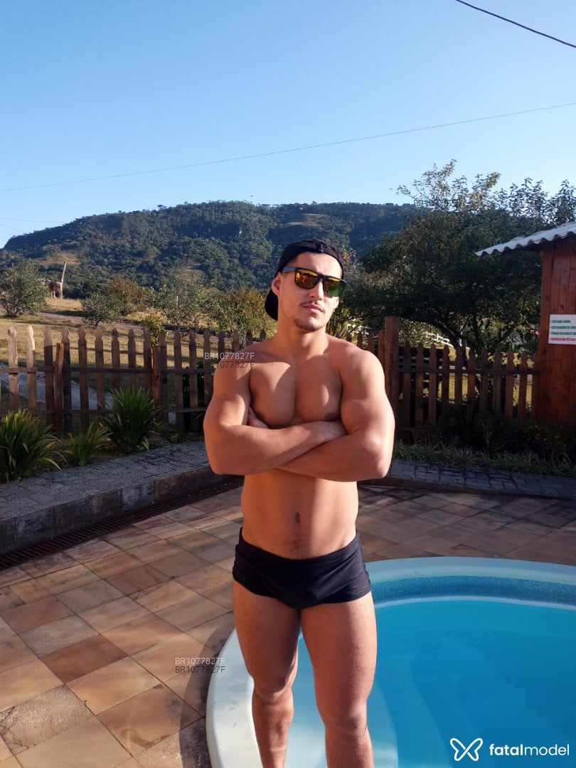 Acompanhante homem morena (o) de olhos castanhos em Florianópolis - HEITOR MARRENTO