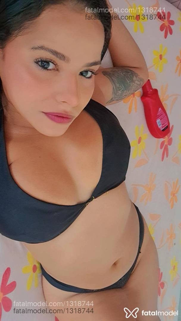 Acompanhante mulher com cabelo castanho de olhos castanhos - Anitta xavier