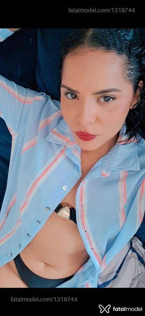 Acompanhante mulher com cabelo castanho de olhos castanhos - Anitta xavier