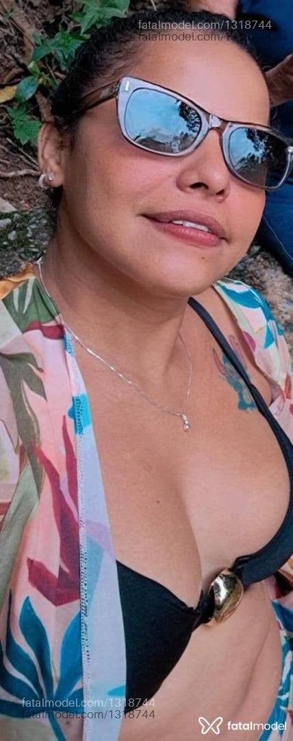Acompanhante mulher com cabelo castanho de olhos castanhos - Anitta xavier