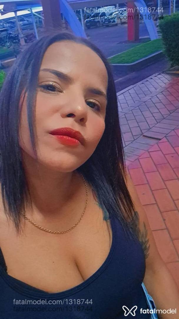 Acompanhante mulher com cabelo castanho de olhos castanhos - Anitta xavier