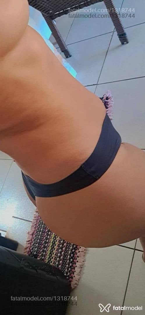 Acompanhante mulher com cabelo castanho de olhos castanhos - Anitta xavier