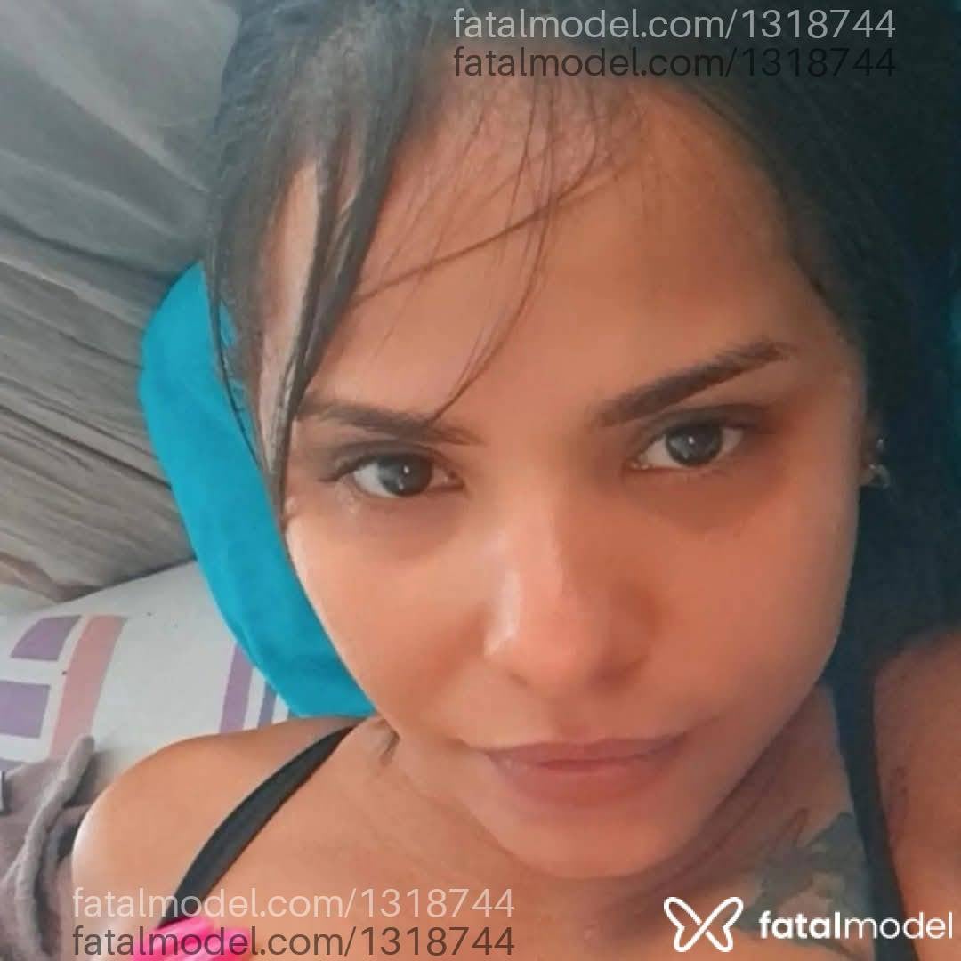 Acompanhante mulher com cabelo castanho de olhos castanhos - Anitta xavier