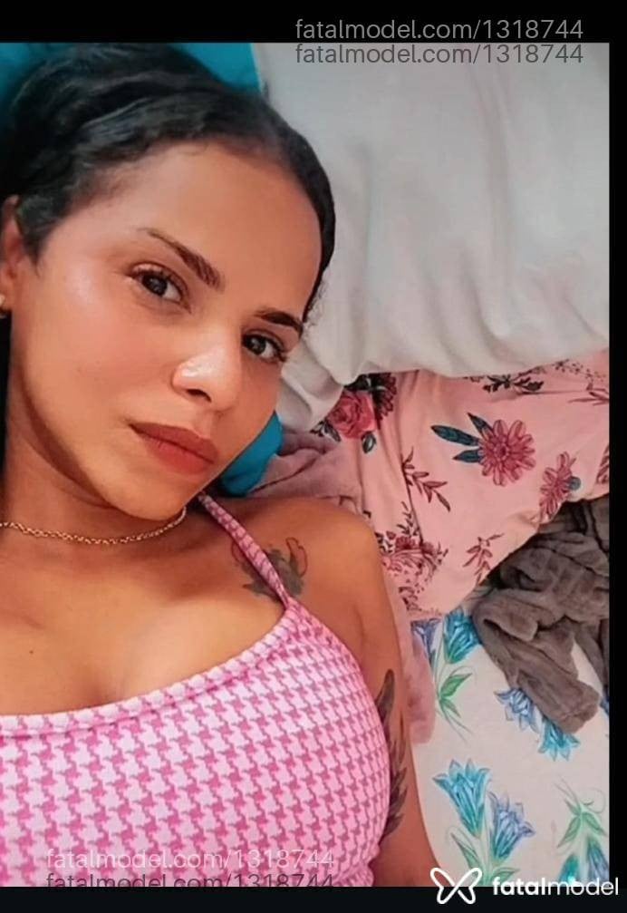 Acompanhante mulher com cabelo castanho de olhos castanhos - Anitta xavier