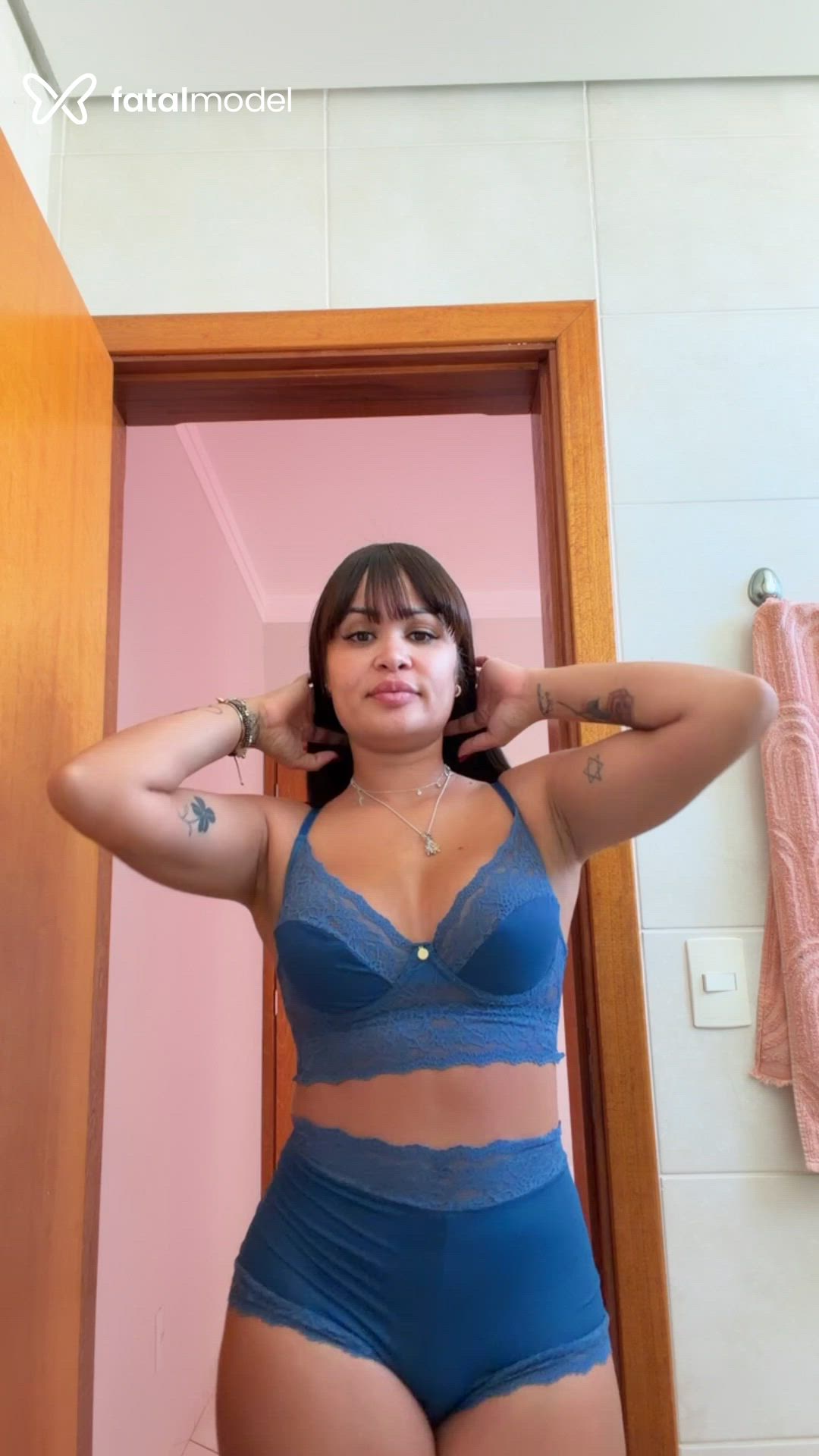 Acompanhante mulher com cabelo castanho de olhos castanhos - Mel