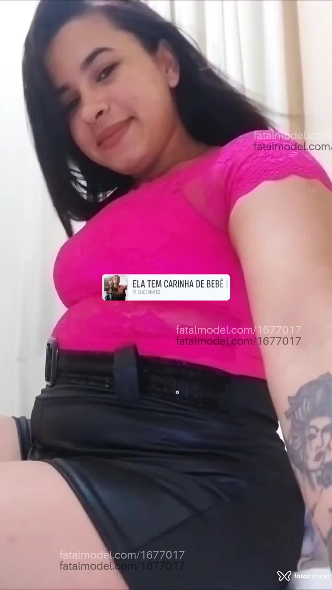 Acompanhante mulher com cabelo castanho de olhos castanhos em Monte Carmelo Acompanhante mulher com cabelo castanho de olhos castanhos em Monte Carmelo - Caroline