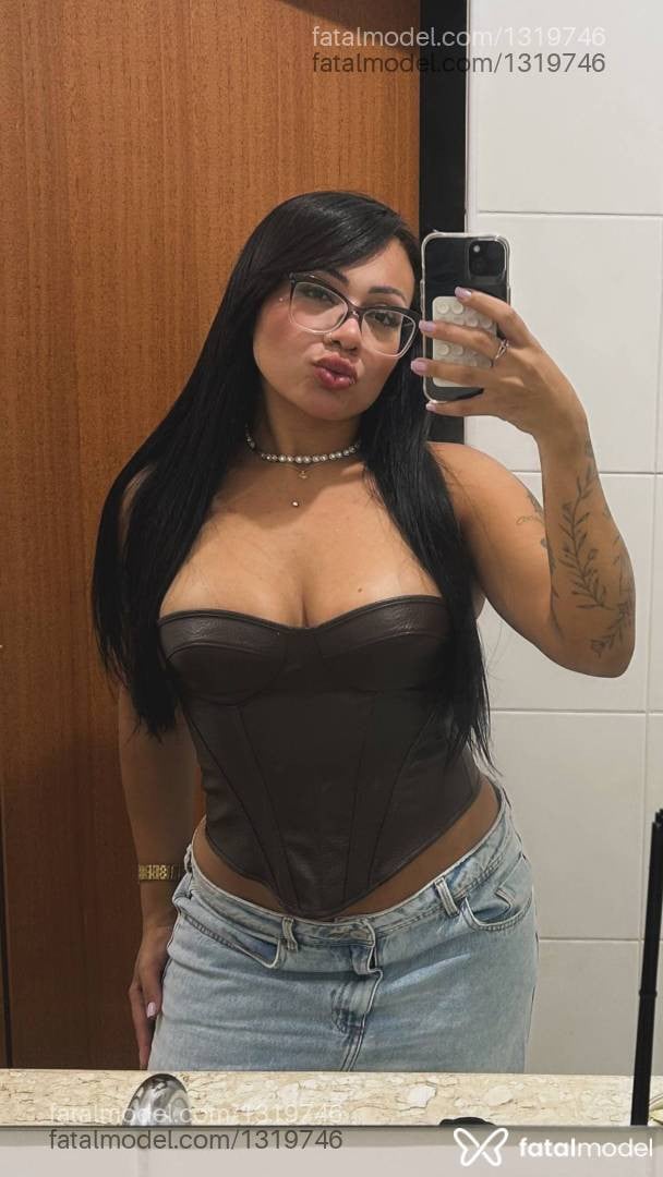 Acompanhante mulher morena (o) de olhos castanhos em Manhuaçu - Majju