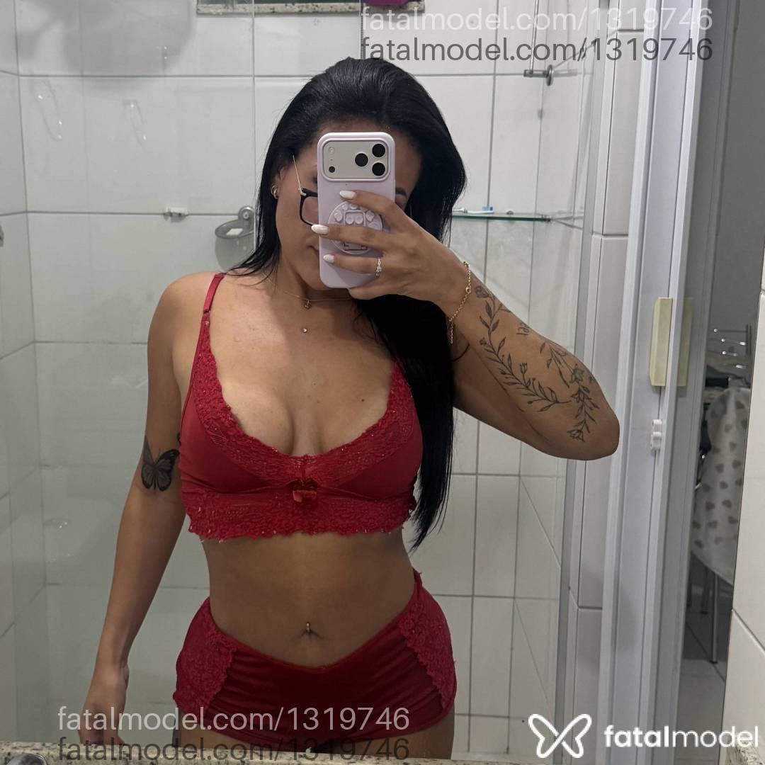 Acompanhante mulher morena (o) de olhos castanhos - Majju