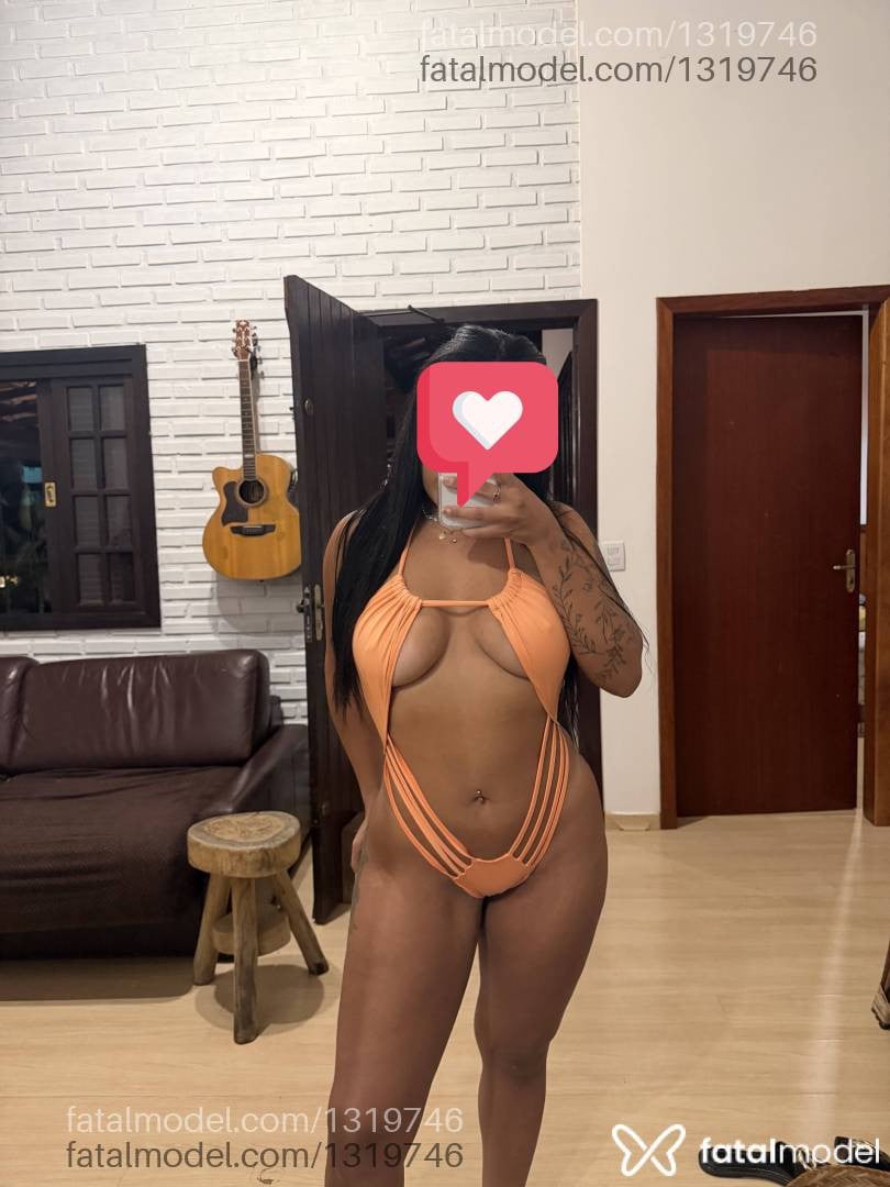 Acompanhante mulher morena (o) de olhos castanhos - Majju