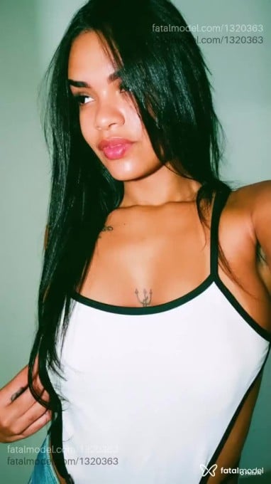 Acompanhante mulher com cabelo castanho de olhos castanhos em Limeira - Karyna