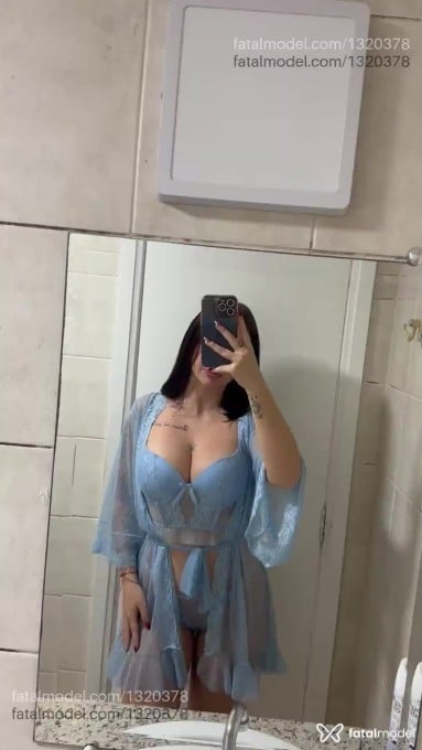 Acompanhante mulher com cabelo castanho de olhos mel em Curitiba Acompanhante mulher com cabelo castanho de olhos mel em Curitiba - Cibelli Cardoso
