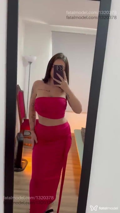 Acompanhante mulher com cabelo castanho de olhos mel em Curitiba Acompanhante mulher com cabelo castanho de olhos mel em Curitiba - Cibelli Cardoso