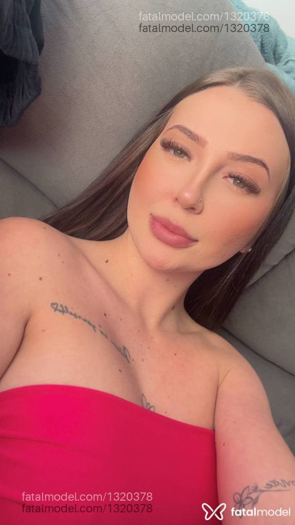 Acompanhante mulher com cabelo castanho de olhos mel em Curitiba Acompanhante mulher com cabelo castanho de olhos mel em Curitiba - Cibelli Cardoso