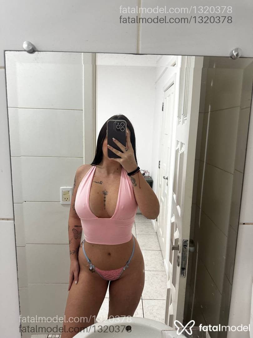 Acompanhante mulher com cabelo castanho de olhos mel em Curitiba - Cibelli Cardoso