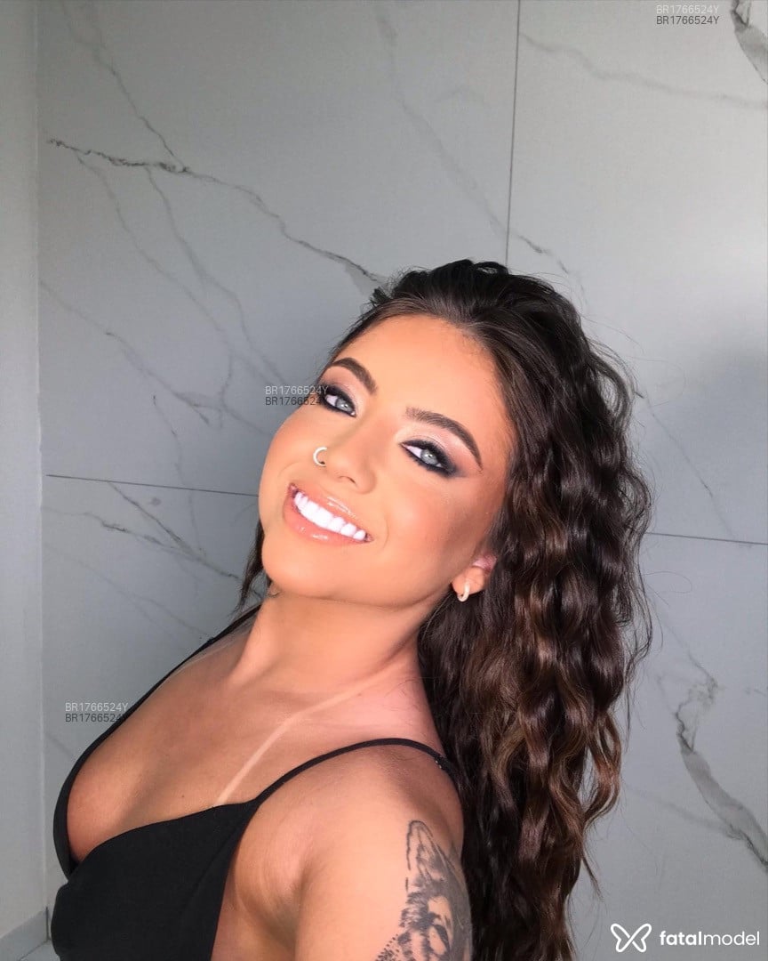 Acompanhante mulher morena (o) de olhos azuis em Novo Hamburgo - Giulia