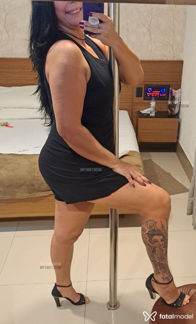 Acompanhante mulher morena (o) de olhos pretos - Camila
