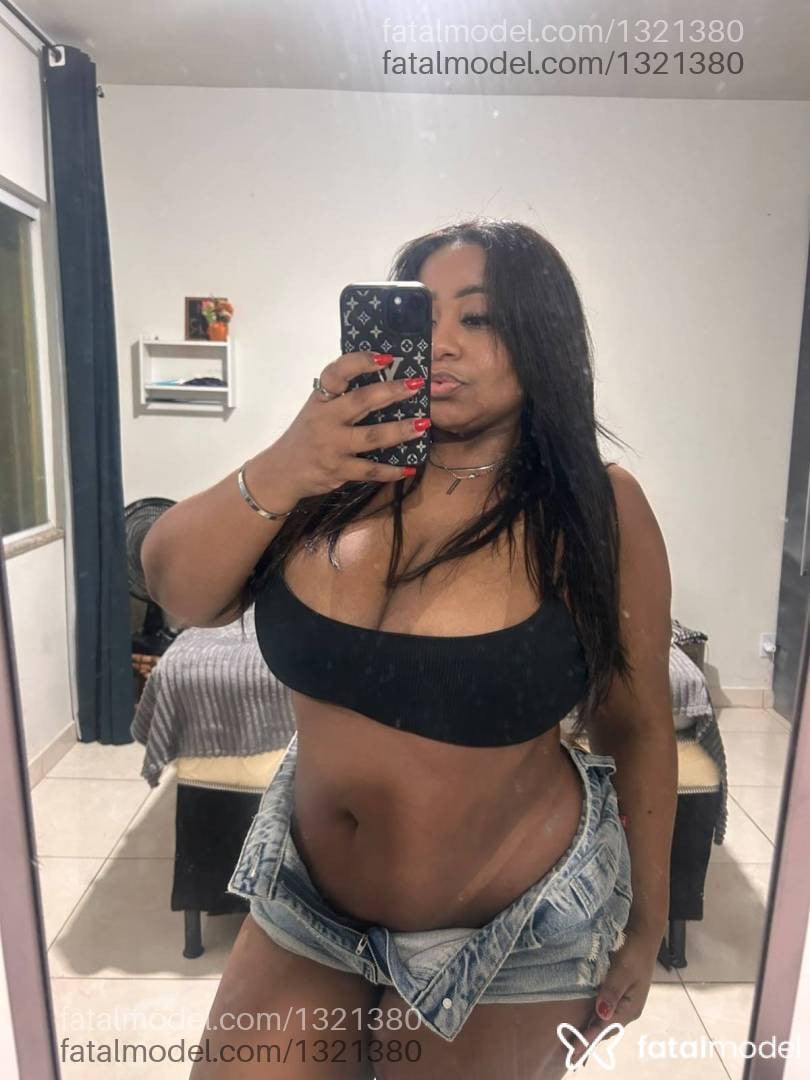 Acompanhante mulher com cabelo castanho de olhos castanhos - Fabiane Brito