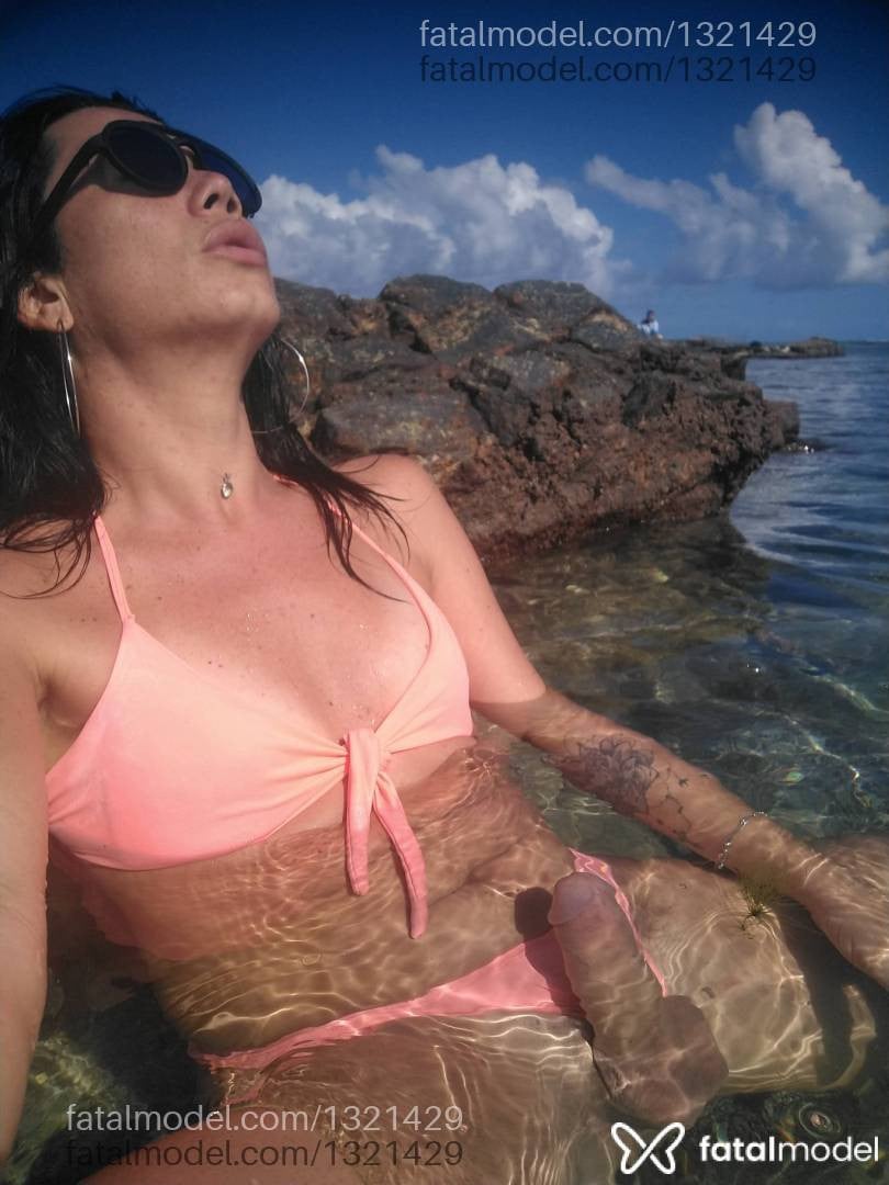 Acompanhante mulher trans morena (o) de olhos pretos - Alexia Cielo