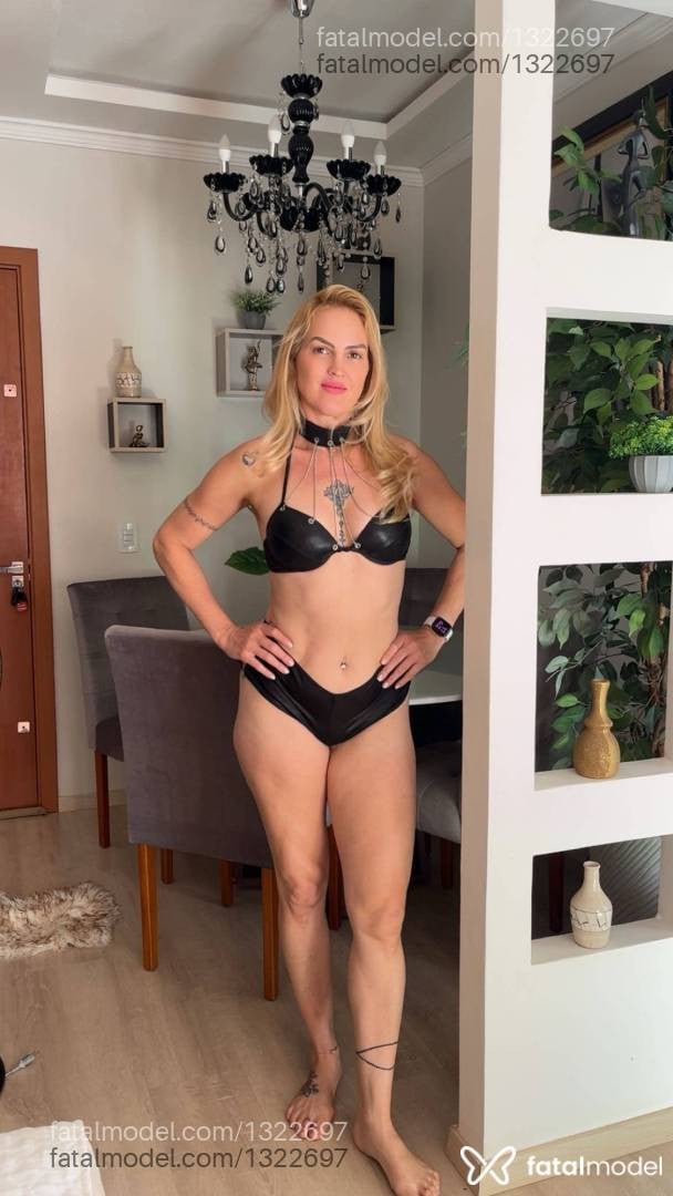Acompanhante mulher loira (o) de olhos verdes - Débora Liss