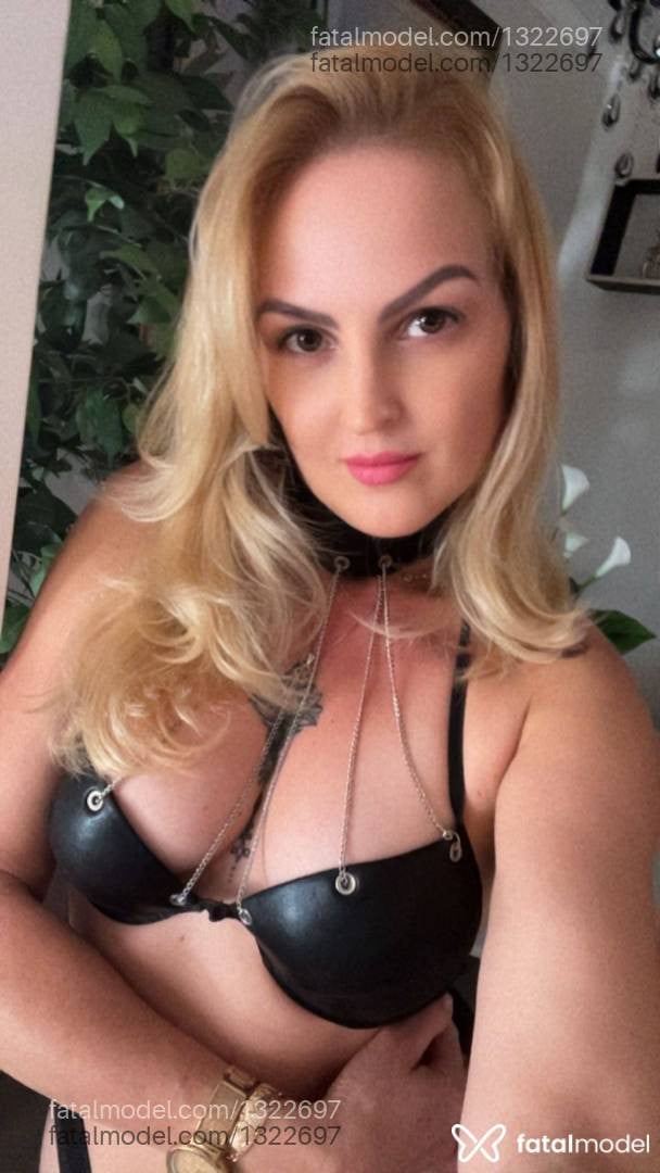 Acompanhante mulher loira (o) de olhos verdes - Débora Liss