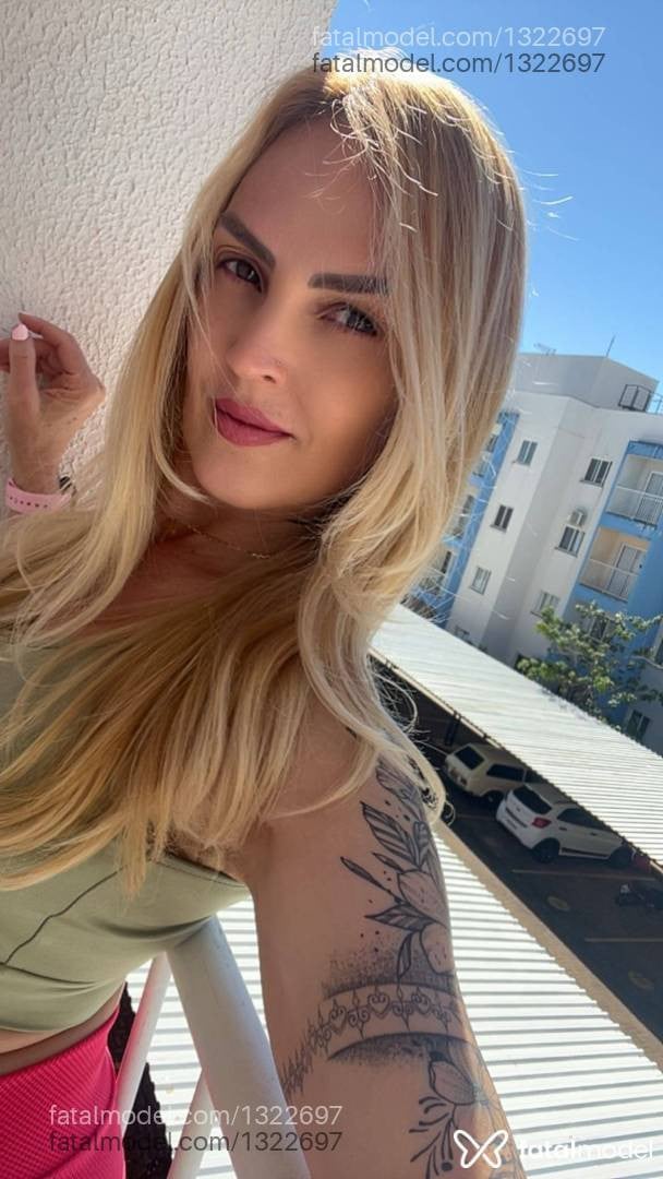 Acompanhante mulher loira (o) de olhos verdes - Débora Liss
