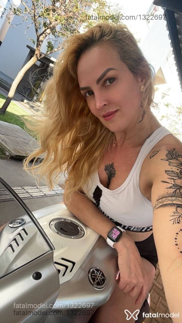 Acompanhante mulher loira (o) de olhos verdes - Débora Liss