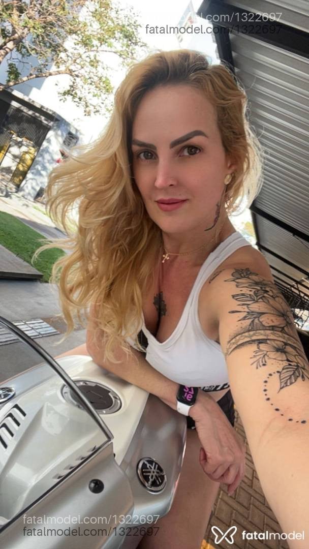 Acompanhante mulher loira (o) de olhos verdes - Débora Liss