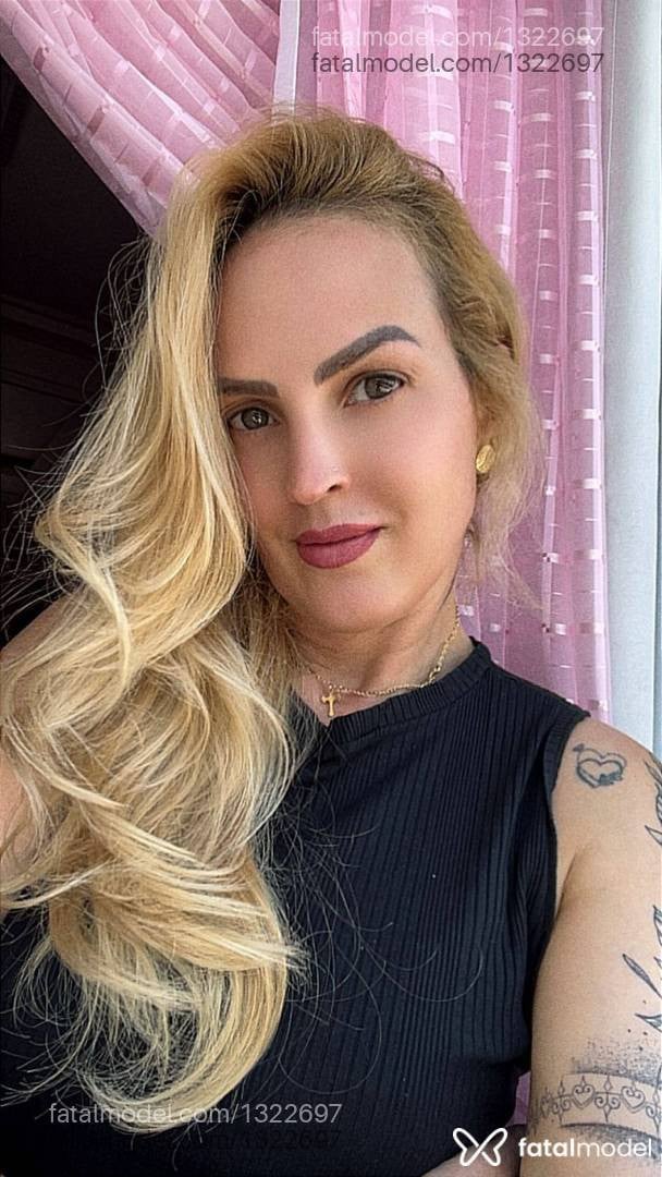 Acompanhante mulher loira (o) de olhos verdes - Débora Liss