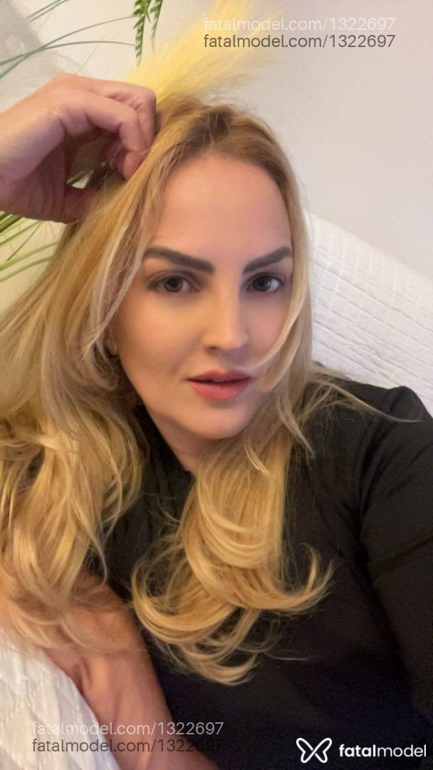 Acompanhante mulher loira (o) de olhos verdes - Débora Liss