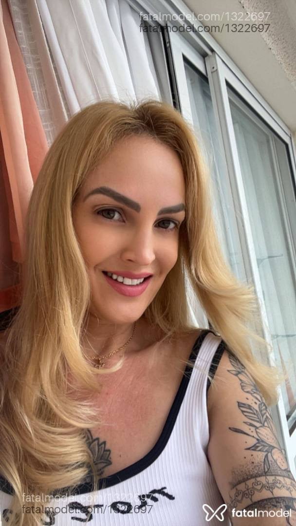 Acompanhante mulher loira (o) de olhos verdes - Débora Liss