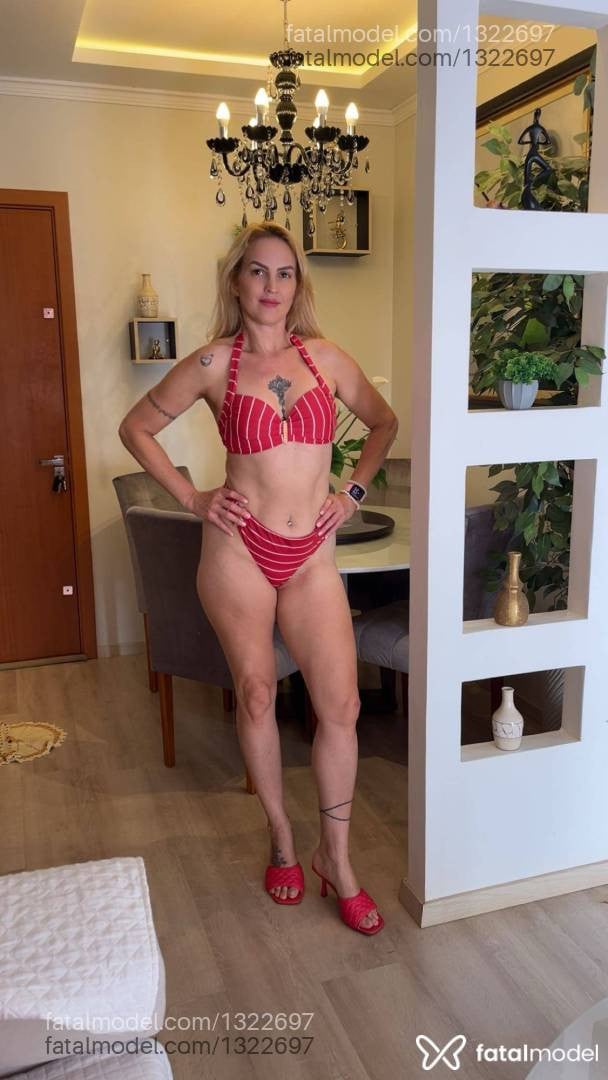Acompanhante mulher loira (o) de olhos verdes - Débora Liss