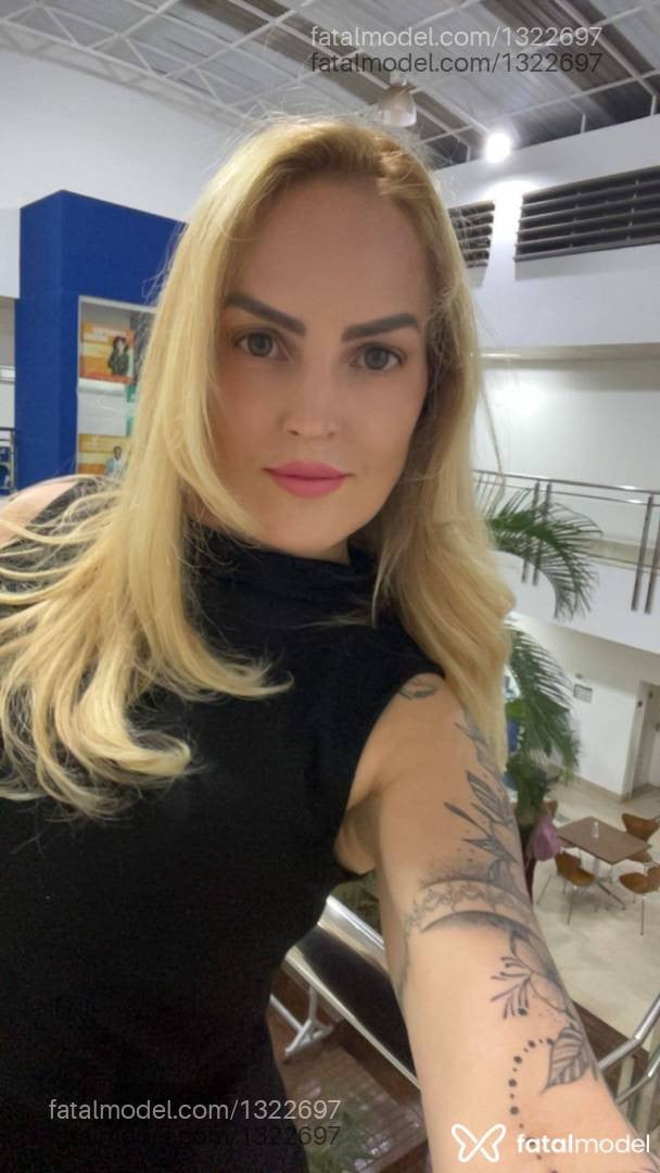 Acompanhante mulher loira (o) de olhos verdes - Débora Liss