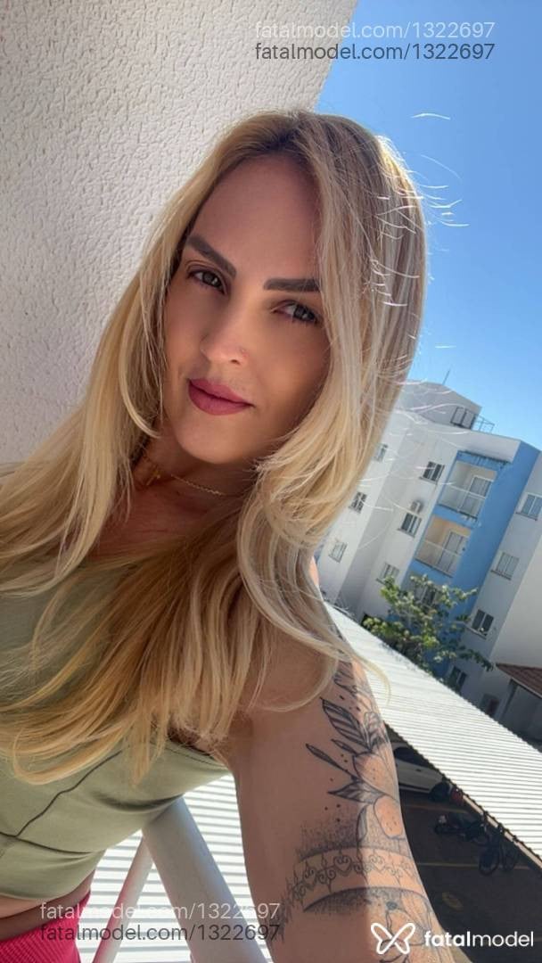 Acompanhante mulher loira (o) de olhos verdes - Débora Liss