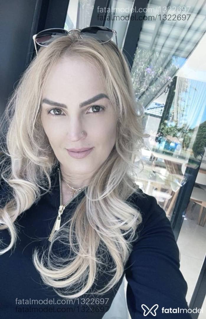 Acompanhante mulher loira (o) de olhos verdes - Débora Liss