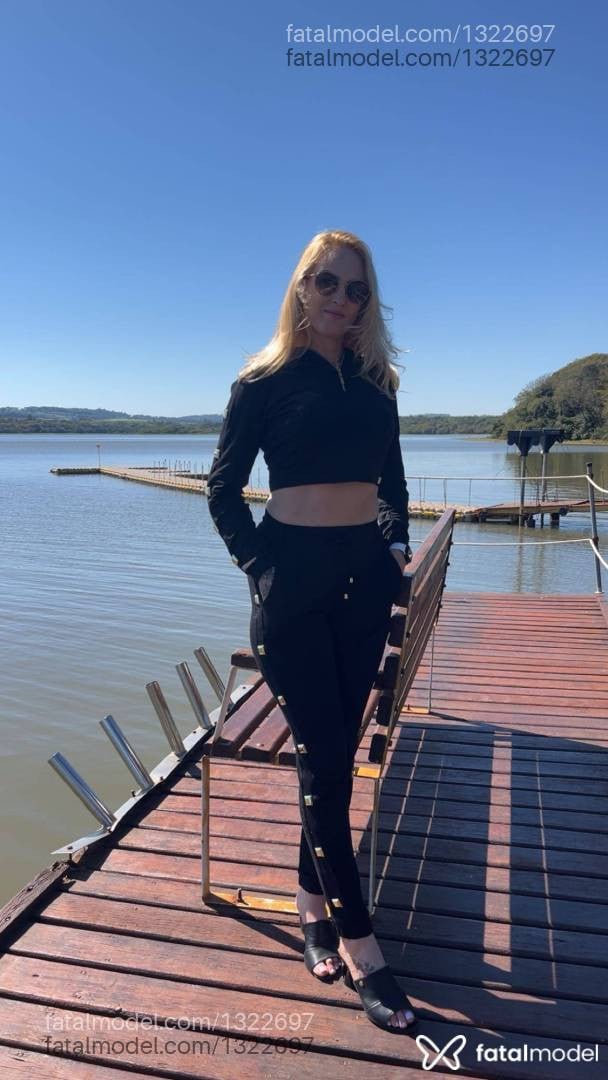 Acompanhante mulher loira (o) de olhos verdes - Débora Liss