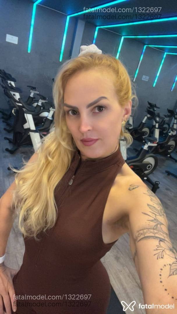 Acompanhante mulher loira (o) de olhos verdes - Débora Liss