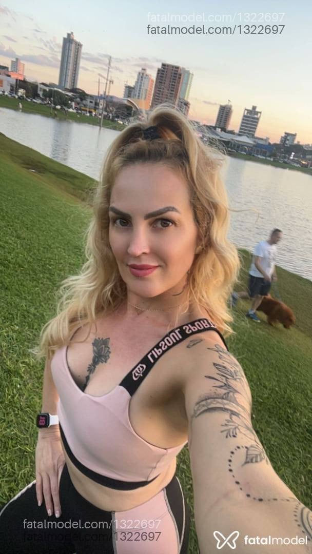Acompanhante mulher loira (o) de olhos verdes - Débora Liss