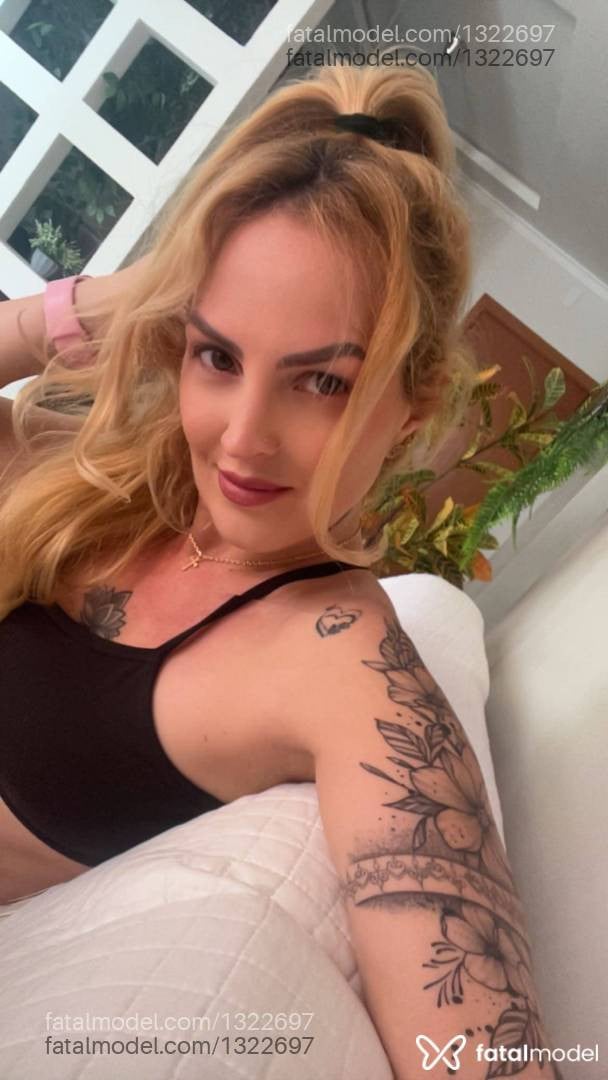 Acompanhante mulher loira (o) de olhos verdes - Débora Liss