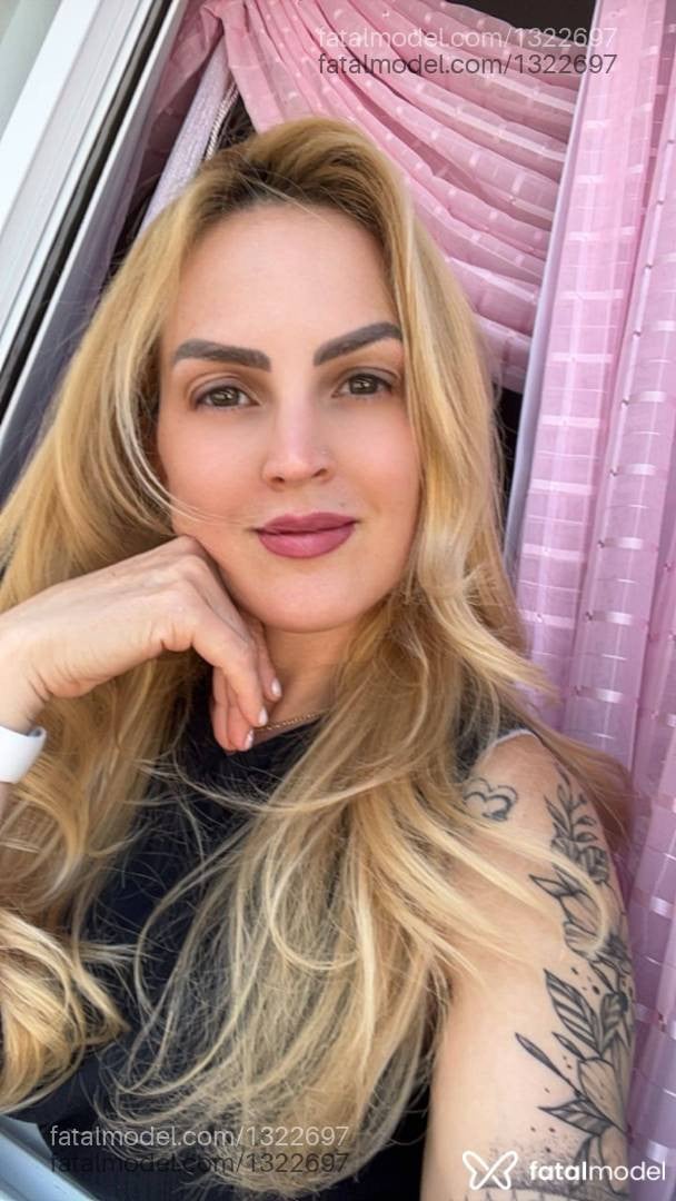 Acompanhante mulher loira (o) de olhos verdes - Débora Liss