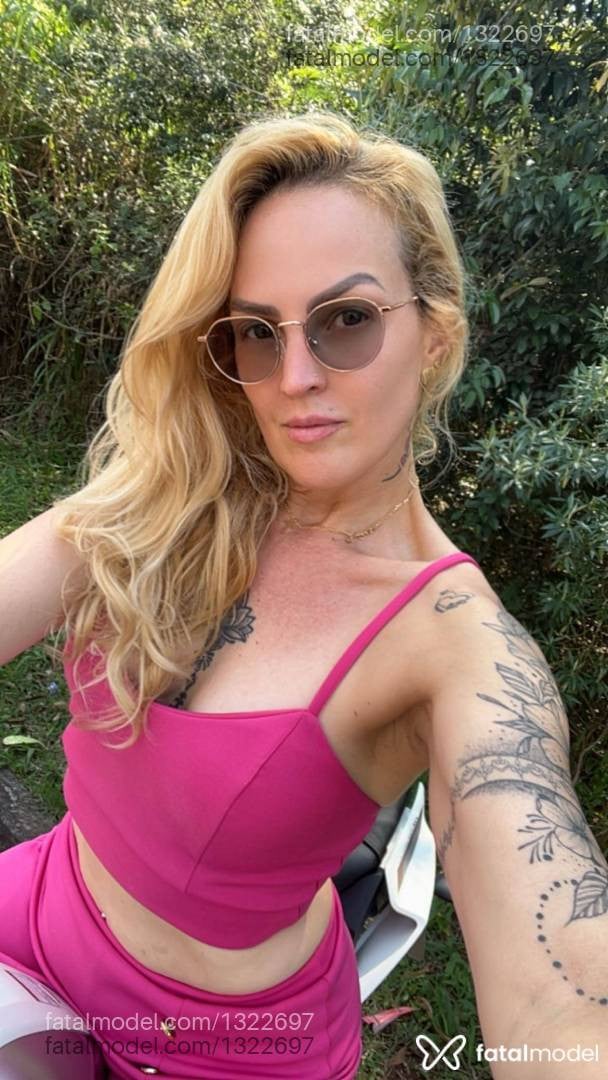 Acompanhante mulher loira (o) de olhos verdes - Débora Liss
