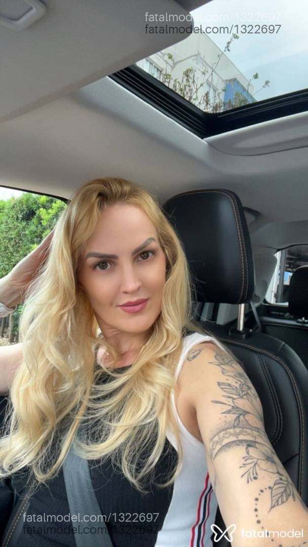 Acompanhante mulher loira (o) de olhos verdes - Débora Liss